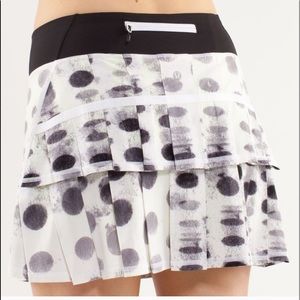 Lululemon sz 8  Pace Setter Seaside Dot skirt